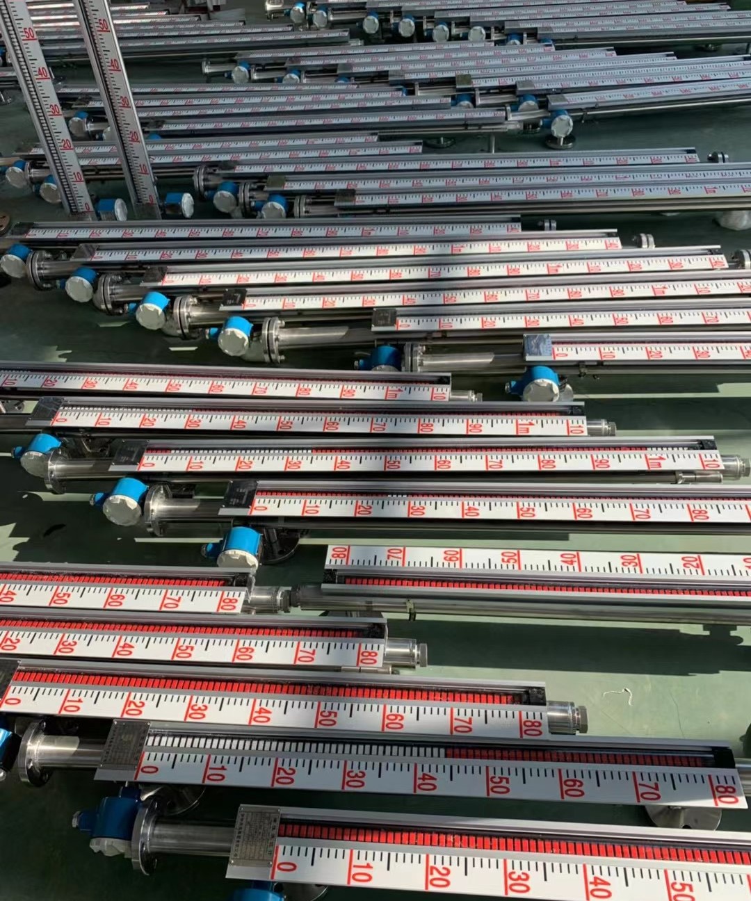 帶4-20mA遠(yuǎn)傳真空面板磁翻板液位計(jì)