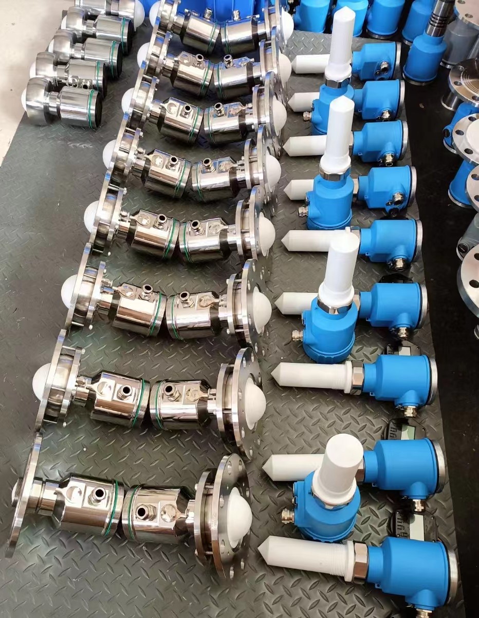 各種型號雷達(dá)液位計(jì)